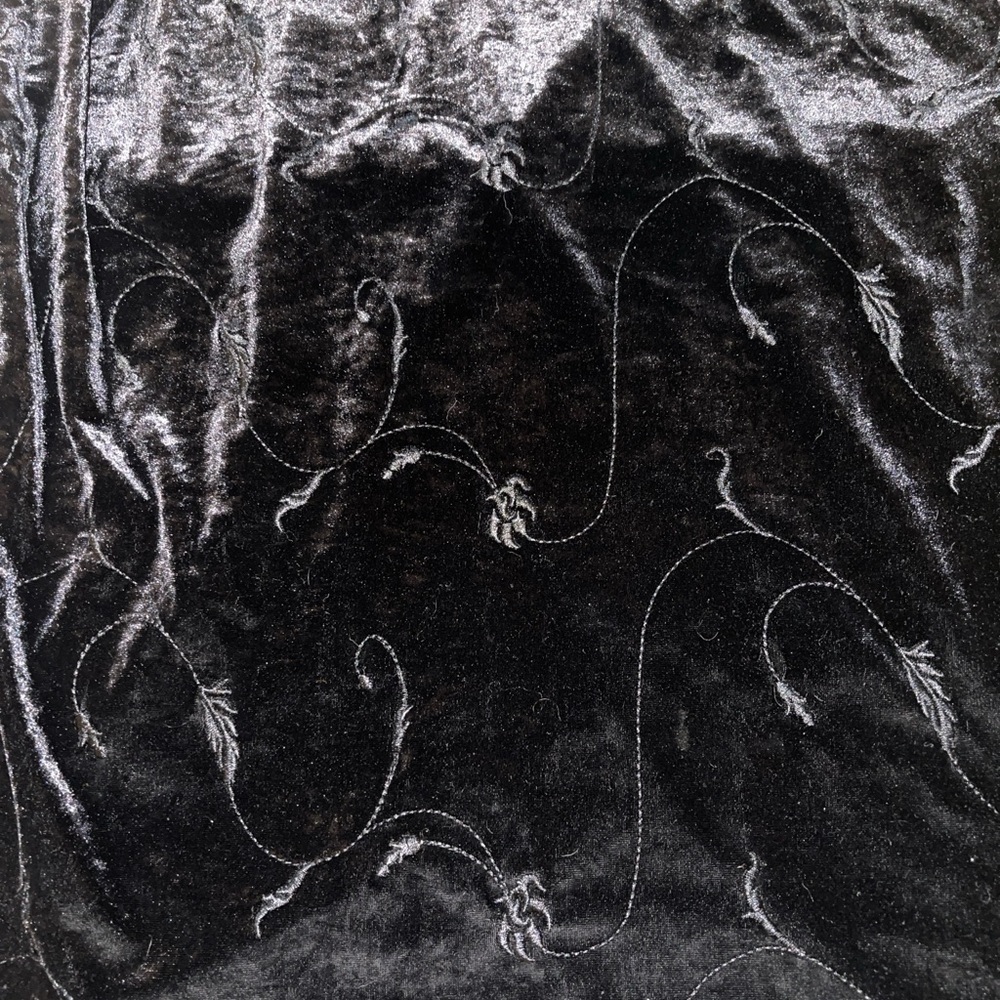 August Max Woman 3X Velvet embroidesleevless top - Picture 6 of 10